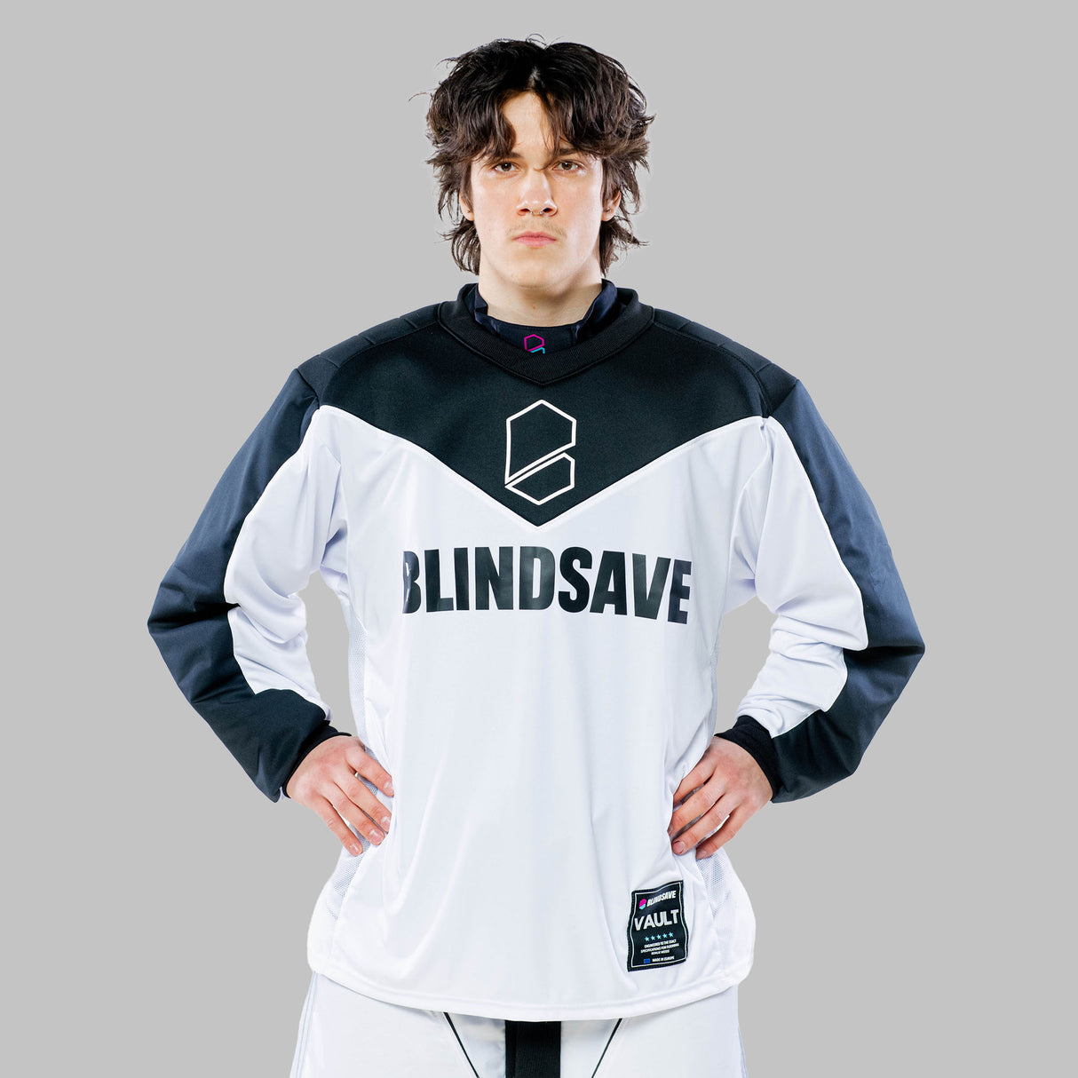 BLINDSAVE VAULT WHITE MAALIVAHDIN PAITA