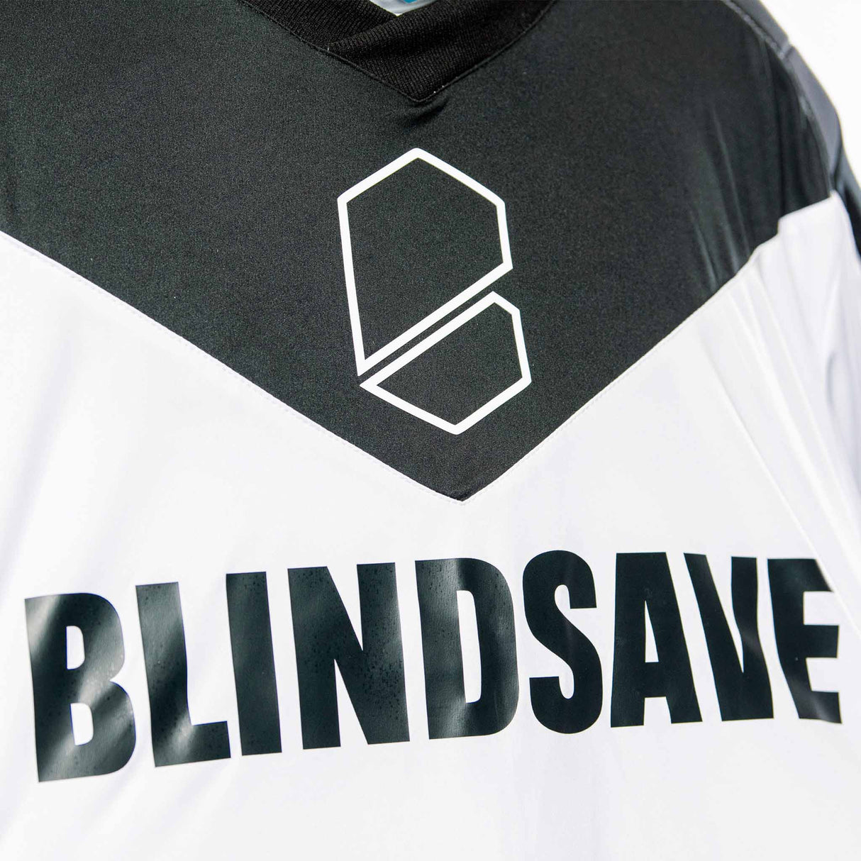 BLINDSAVE VAULT WHITE MAALIVAHDIN PAITA