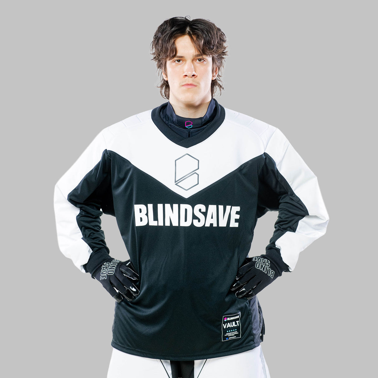 BLINDSAVE VAULT BLACK MAALIVAHDIN PAITA