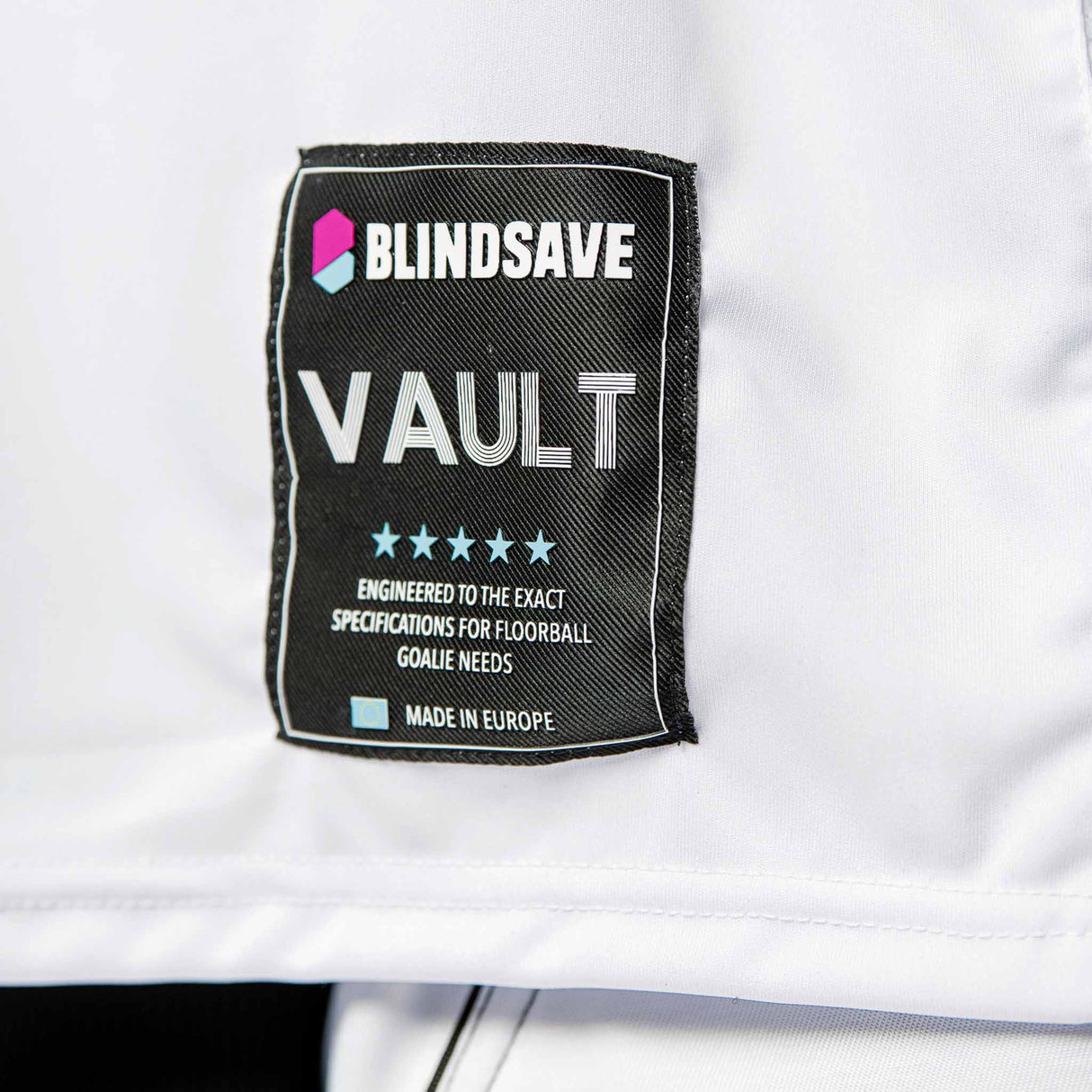 BLINDSAVE VAULT WHITE MAALIVAHDIN PAITA